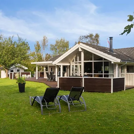 Vakantiehuis Hilaria - 1-4km From The Sea By Interhome